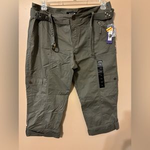 NWT Cargo Capri pants with belt